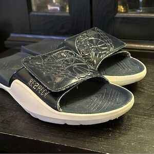 Jordan & Jeter Slides size 9 Mens
